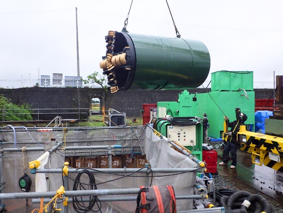 農業用パイプラインを河川下に敷設（中口径推進工φ1100）